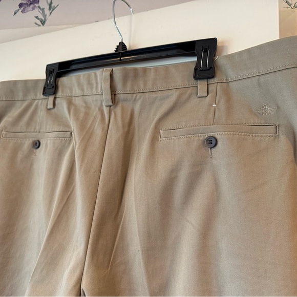 Dockers Classic Fit Pants in Size 42x30 - Picture 5 of 10